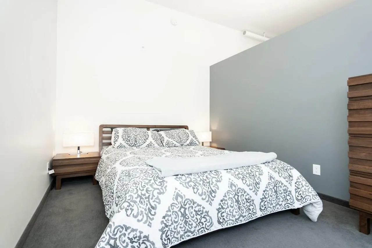 Premium Downtown Loft - W/Rooftop Patio, Gym & More Hotel Winnipeg Apartment